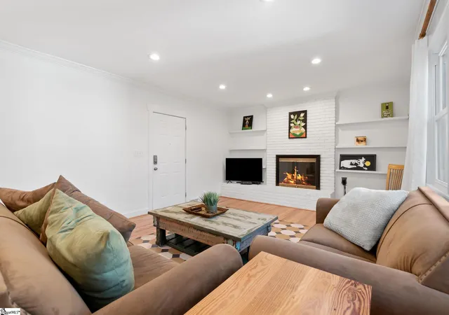 Photo 3 of Single family home for sale at 324 Grove Rd, Greenville, SC 29605 | MLS# 1579957 | Listing updated on 2026-08-21