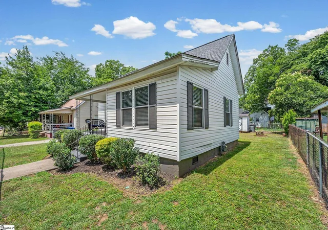 3rd image of 15 Webb St, Greenville, SC 29605 | MLS# 1596462