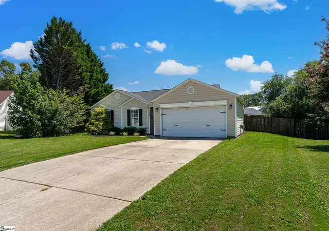 Photo 2 of Single family home for sale at 102 Pasture Pl, Simpsonville, SC 29681 | MLS# 1602109 | Listing updated on 2026-08-27