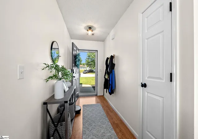 Photo 3 of Single family home for sale at 102 Pasture Pl, Simpsonville, SC 29681 | MLS# 1602109 | Listing updated on 2026-08-27