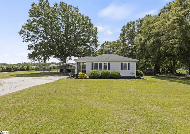 Photo 1 of Single family home for sale at 1700 E Georgia Rd, Simpsonville, SC 29681 | MLS# 1599503 | Listing updated on 2026-08-29