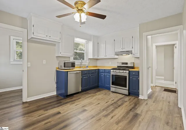 Photo 2 of Single family home for sale at 1700 E Georgia Rd, Simpsonville, SC 29681 | MLS# 1599503 | Listing updated on 2026-08-29