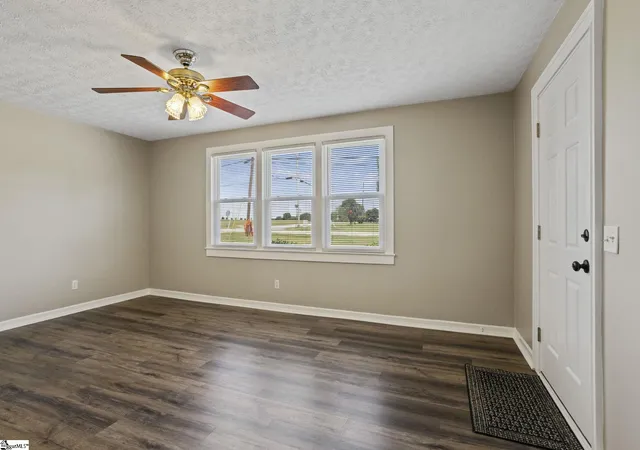 Photo 4 of Single family home for sale at 1700 E Georgia Rd, Simpsonville, SC 29681 | MLS# 1599503 | Listing updated on 2026-08-29