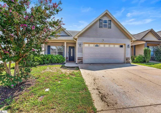Photo 1 of Single family home for sale at 615 Clarion Ct, Boiling Springs, SC 29316 | MLS# 1601616 | Listing updated on 2026-09-16