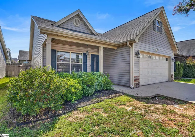 Photo 3 of Single family home for sale at 615 Clarion Ct, Boiling Springs, SC 29316 | MLS# 1601616 | Listing updated on 2026-09-16