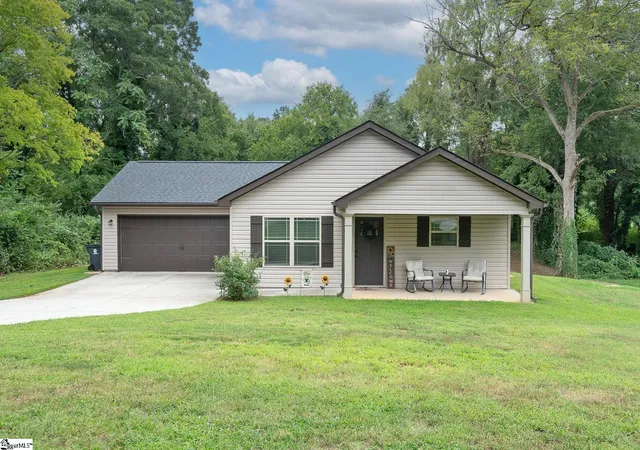 Photo 1 of Single family home for sale at 155 W Mill St, Gray Court, SC 29645 | MLS# 1601577 | Listing updated on 2026-10-07