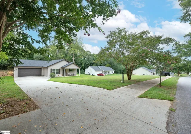 Photo 3 of Single family home for sale at 155 W Mill St, Gray Court, SC 29645 | MLS# 1601577 | Listing updated on 2026-10-07