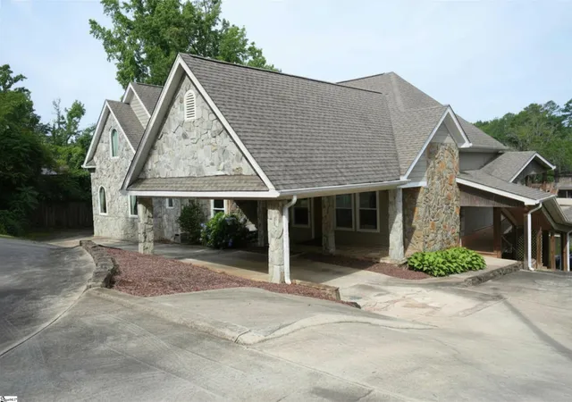 Photo 1 of Single family home for sale at 10 Scout Rd, Greenville, SC 29611 | MLS# 1595709 | Listing updated on 2026-07-12