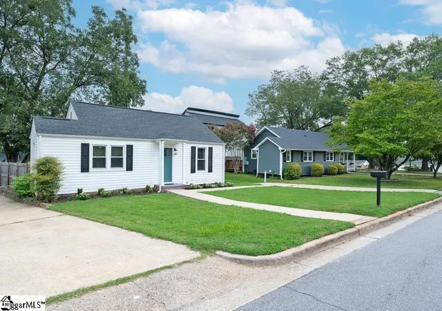 Photo 3 of Single family home for sale at 105 E Bearden St, Greer, SC 29651 | MLS# 1602060 | Listing updated on 2026-09-16