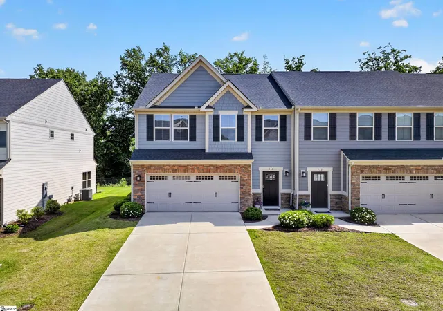 Photo 2 of Townhouse for sale at 514 Martin Creek Dr, Simpsonville, SC 29680 | MLS# 1593400 | Listing updated on 2026-09-05