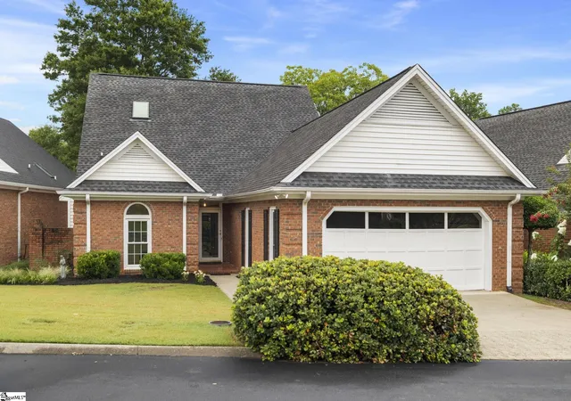 Photo 1 of Single family home for sale at 302 Greenview Cir, Greenville, SC 29609 | MLS# 1597836 | Listing updated on 2026-09-08