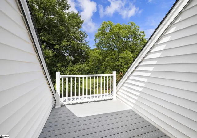 Photo 3 of Single family home for sale at 302 Greenview Cir, Greenville, SC 29609 | MLS# 1597836 | Listing updated on 2026-09-08