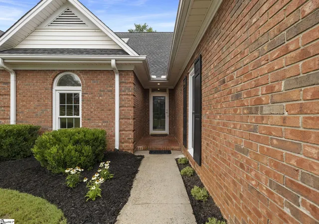 Photo 3 of Single family home for sale at 302 Greenview Cir, Greenville, SC 29609 | MLS# 1597836 | Listing updated on 2026-09-08
