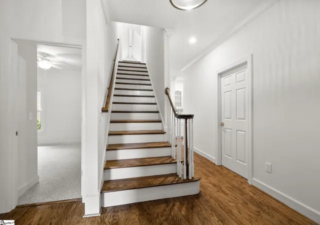 Photo 4 of Single family home for sale at 302 Greenview Cir, Greenville, SC 29609 | MLS# 1597836 | Listing updated on 2026-09-08