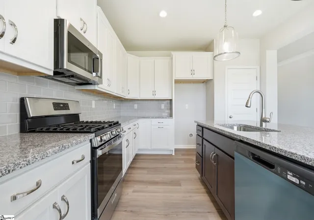 Photo 3 of Single family home for sale at 406 Gooseberry Ct, Inman, SC 29349 | MLS# 1585941 | Listing updated on 2026-08-13