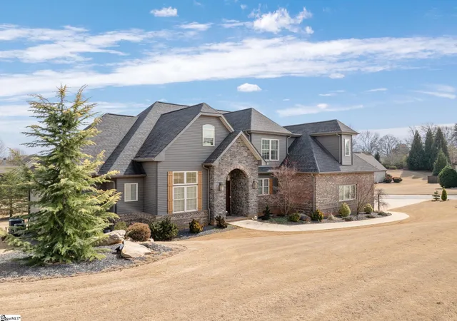 Photo 2 of Single family home for sale at 201 Brown Farm Wy, Taylors, SC 29687 | MLS# 1583855 | Listing updated on 2026-03-13
