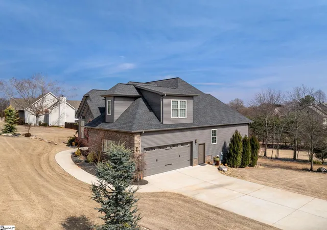 Photo 3 of Single family home for sale at 201 Brown Farm Wy, Taylors, SC 29687 | MLS# 1583855 | Listing updated on 2026-03-13