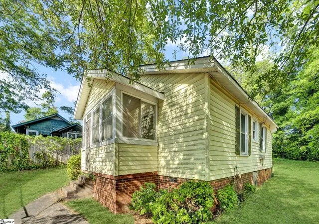 Photo 1 of Single family home for sale at 103 Dobbs St, Greenville, SC 29605 | MLS# 1589473 | Listing updated on 2026-08-17