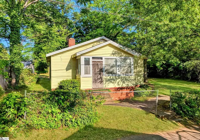 Photo 2 of Single family home for sale at 103 Dobbs St, Greenville, SC 29605 | MLS# 1589473 | Listing updated on 2026-08-17