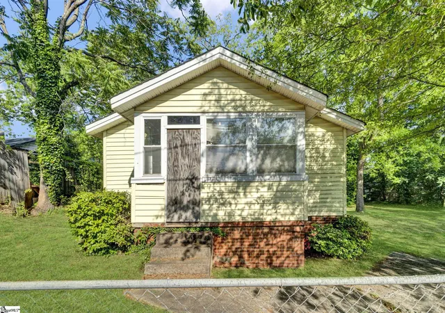 Photo 3 of Single family home for sale at 103 Dobbs St, Greenville, SC 29605 | MLS# 1589473 | Listing updated on 2026-08-17
