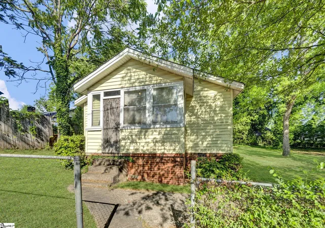 Photo 3 of Single family home for sale at 103 Dobbs St, Greenville, SC 29605 | MLS# 1589473 | Listing updated on 2026-08-17
