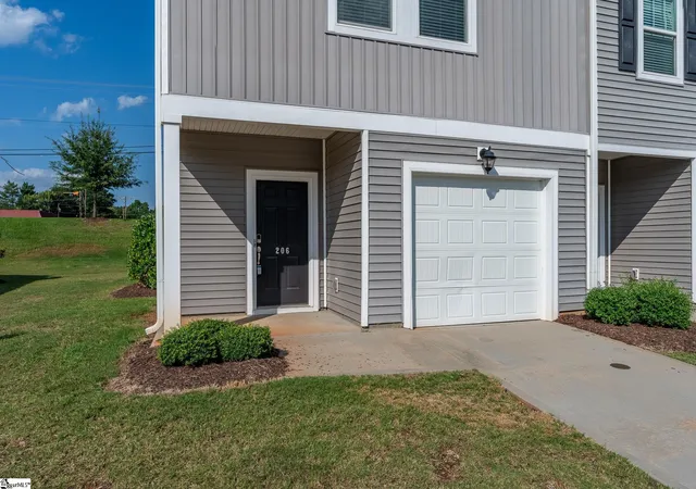 Photo 2 of Townhouse for sale at 206 Telford Dr, Greenville, SC 29617 | MLS# 1602143 | Listing updated on 2026-08-31
