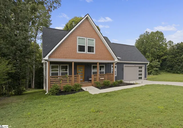 Photo 1 of Single family home for sale at 320 Anchor Rd, Greenville, SC 29617 | MLS# 1600772 | Listing updated on 2026-08-13