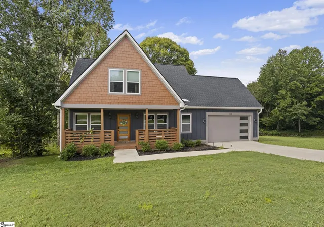 Photo 2 of Single family home for sale at 320 Anchor Rd, Greenville, SC 29617 | MLS# 1600772 | Listing updated on 2026-08-13
