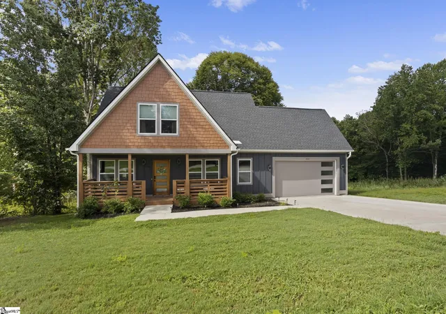 Photo 3 of Single family home for sale at 320 Anchor Rd, Greenville, SC 29617 | MLS# 1600772 | Listing updated on 2026-08-13