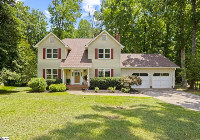 Photo 1 of Single family home for sale at 4 Bendingwood Ct, Taylors, SC 29687 | MLS# 1596322 | Listing updated on 2026-08-21