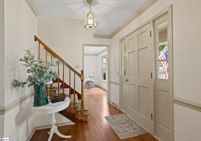 Photo 3 of Single family home for sale at 4 Bendingwood Ct, Taylors, SC 29687 | MLS# 1596322 | Listing updated on 2026-08-21
