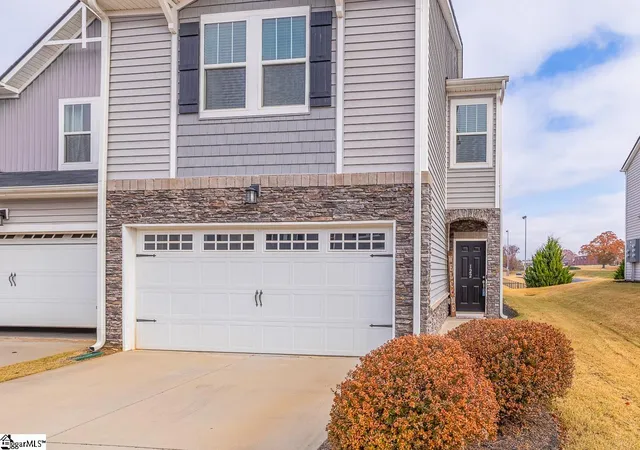 Photo 4 of Townhouse for sale at 122 Outback Dr, Greer, SC 29650 | MLS# 1588566 | Listing updated on 2026-06-18