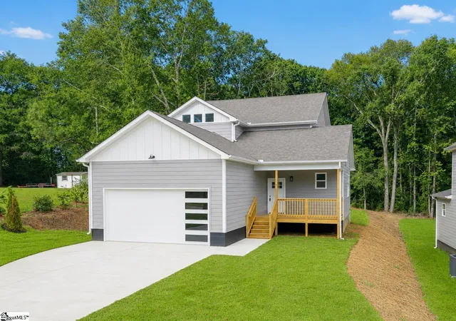 Photo 1 of Single family home for sale at 113 Hillcrest Cir, Anderson, SC 29624 | MLS# 1602224 | Listing updated on 2026-08-28