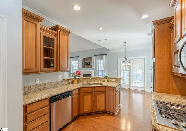 Photo 3 of Single family home for sale at 3 Cedarhill Ct, Simpsonville, SC 29681 | MLS# 1597885 | Listing updated on 2026-09-14