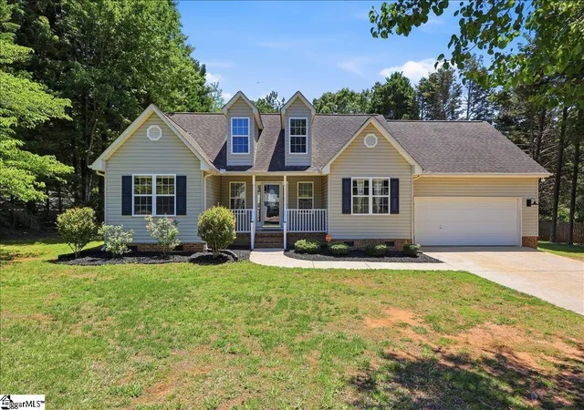 Photo 2 of Single family home for sale at 1 Brooke Lee Cir, Taylors, SC 29687 | MLS# 1597827 | Listing updated on 2026-07-22