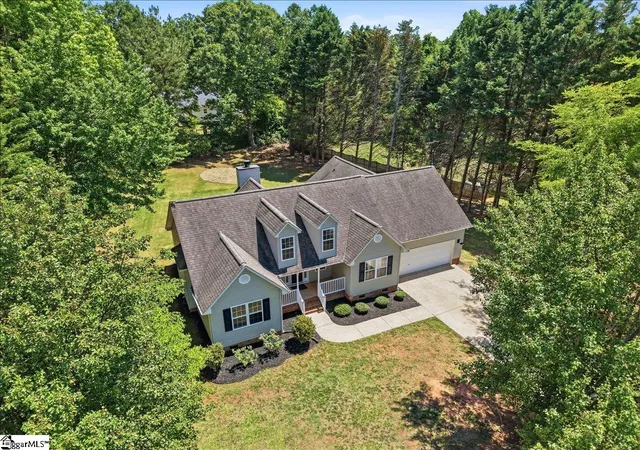 Photo 3 of Single family home for sale at 1 Brooke Lee Cir, Taylors, SC 29687 | MLS# 1597827 | Listing updated on 2026-07-22