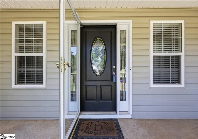 Photo 4 of Single family home for sale at 1 Brooke Lee Cir, Taylors, SC 29687 | MLS# 1597827 | Listing updated on 2026-07-22