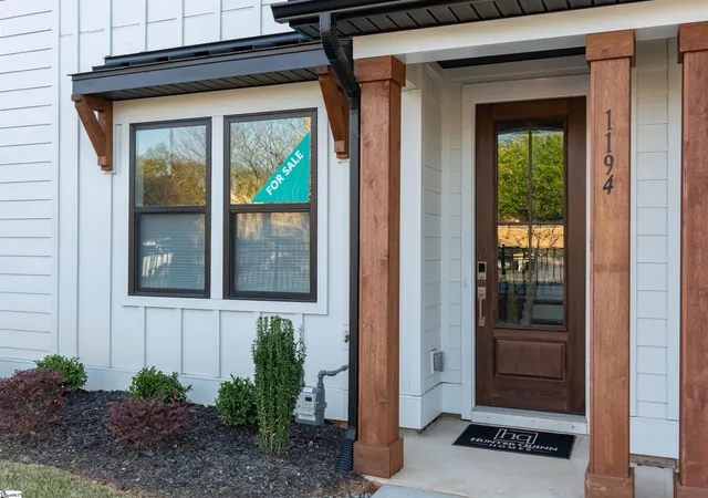 Photo 2 of Townhouse for sale at 1194 N Pleasantburg Dr, Greenville, SC 29607 | MLS# 1587270 | Listing updated on 2026-04-07