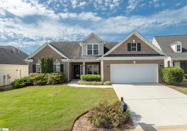 Photo 2 of Single family home for sale at 7 Bamburgh Brae Ct, Simpsonville, SC 29681 | MLS# 1573097 | Listing updated on 2025-10-28