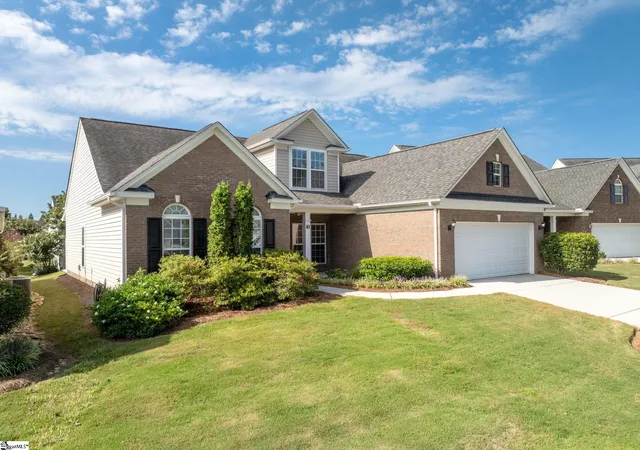 Photo 3 of Single family home for sale at 7 Bamburgh Brae Ct, Simpsonville, SC 29681 | MLS# 1573097 | Listing updated on 2025-10-28