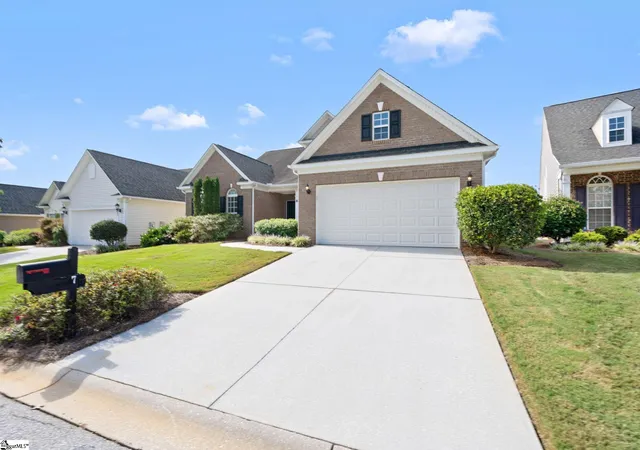 Photo 3 of Single family home for sale at 7 Bamburgh Brae Ct, Simpsonville, SC 29681 | MLS# 1573097 | Listing updated on 2025-10-28