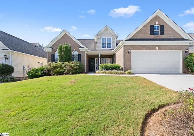 Photo 4 of Single family home for sale at 7 Bamburgh Brae Ct, Simpsonville, SC 29681 | MLS# 1573097 | Listing updated on 2025-10-28