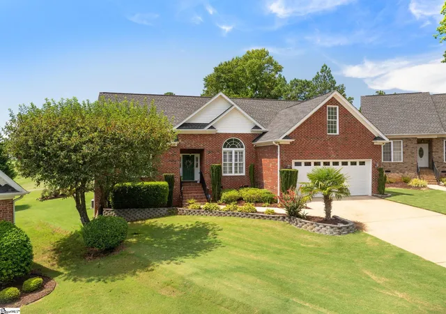 Photo 3 of Single family home for sale at 30 Belle Terre Ct, Greenville, SC 29609 | MLS# 1601737 | Listing updated on 2026-09-15