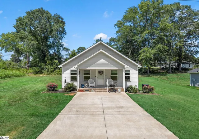 Photo 1 of Single family home for sale at 141 Fuller St, Pacolet, SC 29372 | MLS# 1597248 | Listing updated on 2026-07-09