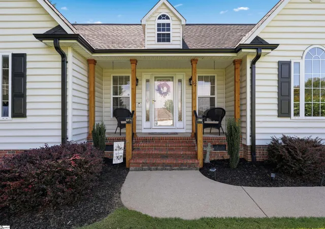 Photo 4 of Single family home for sale at 12 Silver Meadow Ln, Greer, SC 29651 | MLS# 1601506 | Listing updated on 2026-08-22