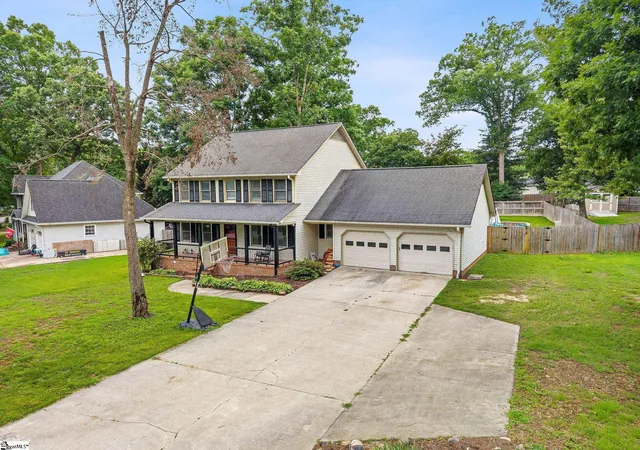 Homes for sale in Taylors, SC | 215 Bendingwood Cir, Taylors, SC 29687 | MLS# 1593821
