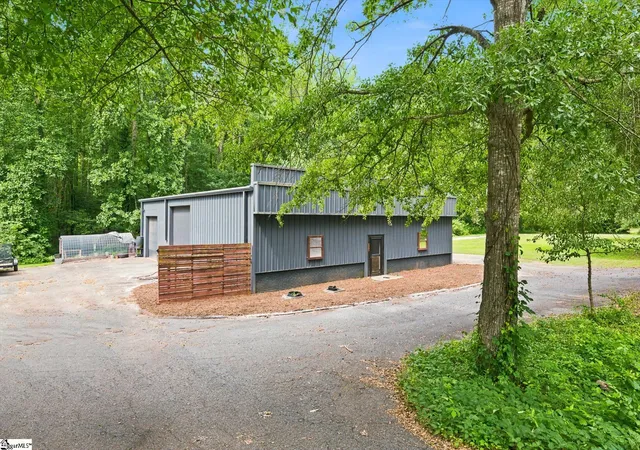 Photo 3 of Single family home for sale at 240 Presher Rd, Anderson, SC 29625 | MLS# 1595561 | Listing updated on 2026-09-06