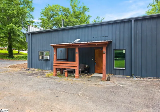 Photo 3 of Single family home for sale at 240 Presher Rd, Anderson, SC 29625 | MLS# 1595561 | Listing updated on 2026-09-06