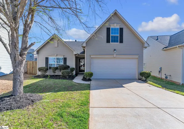 Photo 1 of Single family home for sale at 11 Medfield Ct, Greenville, SC 29605 | MLS# 1586151 | Listing updated on 2026-03-31