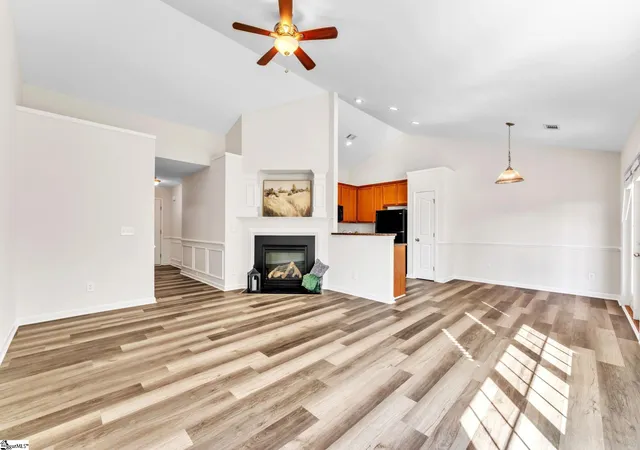 Photo 3 of Single family home for sale at 11 Medfield Ct, Greenville, SC 29605 | MLS# 1586151 | Listing updated on 2026-03-31